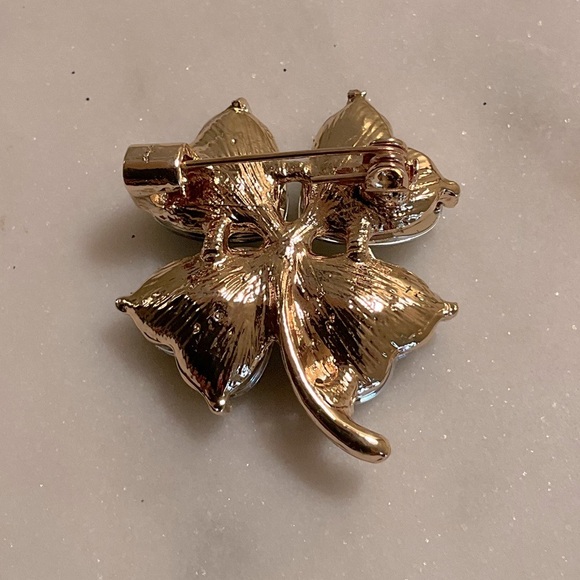St. Patrick’s Day Clover Broach Pin - Picture 3 of 3